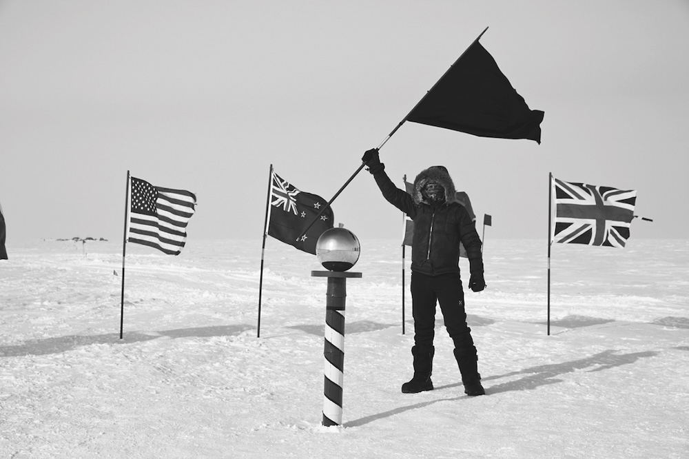 Bild: „Black Flags“