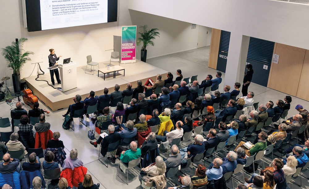 Klappeauf Karlsruhe - Artikel: Vortragsreihe zu Merkmalen in der Geschichte des KIT Bild: Vortragsreihe zu Merkmalen in der Geschichte des KIT