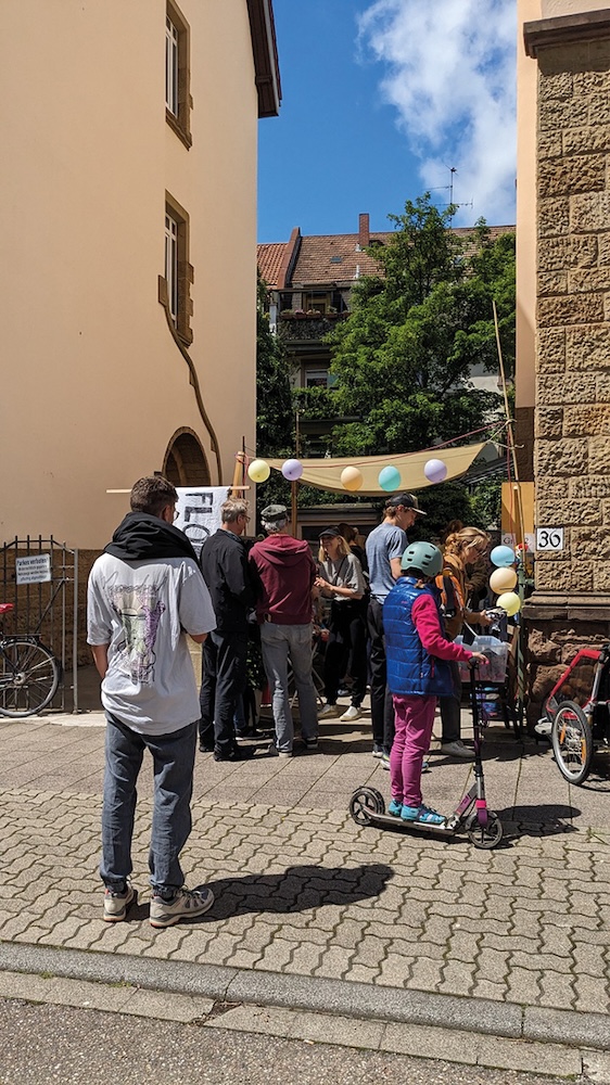 Klappeauf Karlsruhe - Artikel: 2. Südweststadt-Hinterhofflohmarkt Bild: 2. Südweststadt-Hinterhofflohmarkt