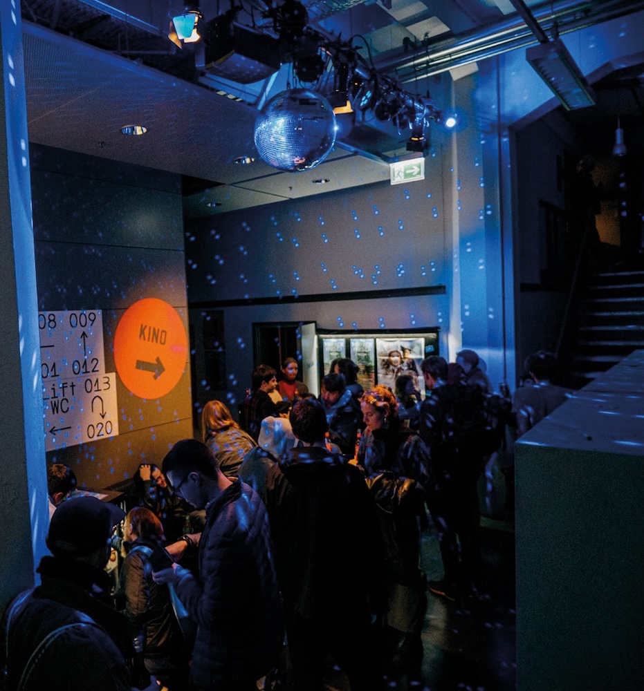 Bild: Kino im Blauen Salon