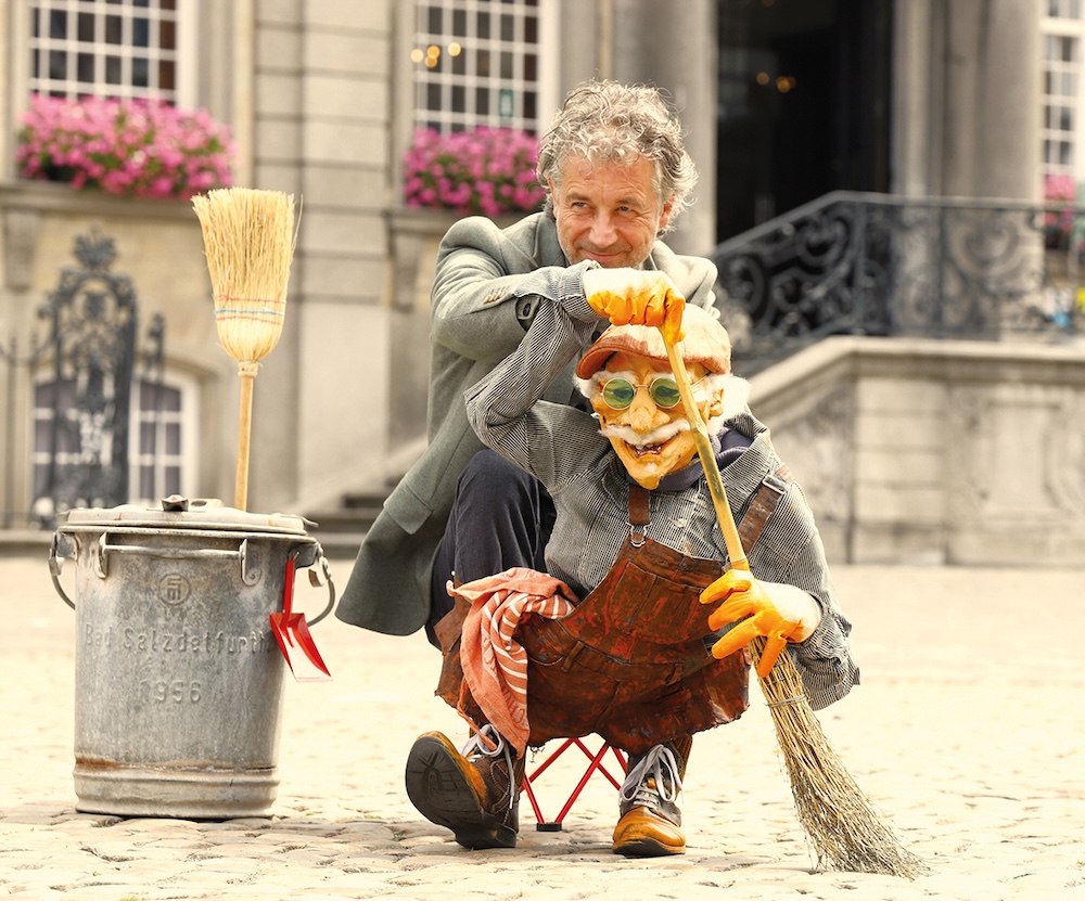 Bild: 15. Internationales Straßentheaterfestival mit Figuren